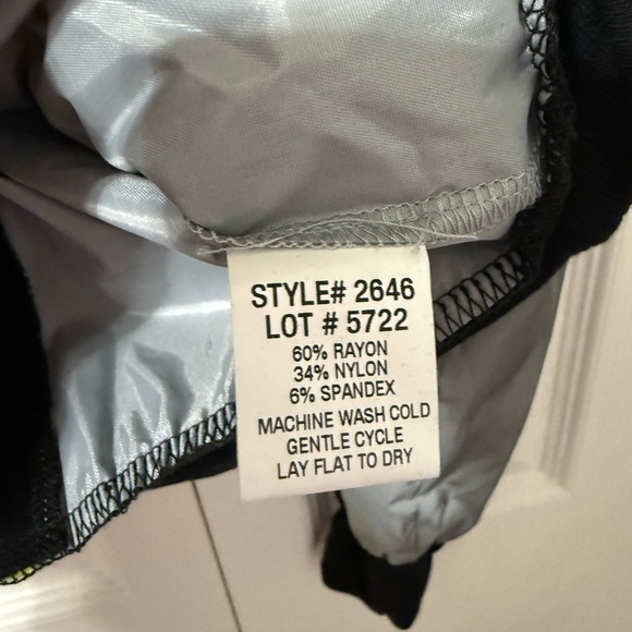 Terez Women’s NWT Colorblock Black Sweatshirt with Reflective Trim Size Small - Picture 6 of 13